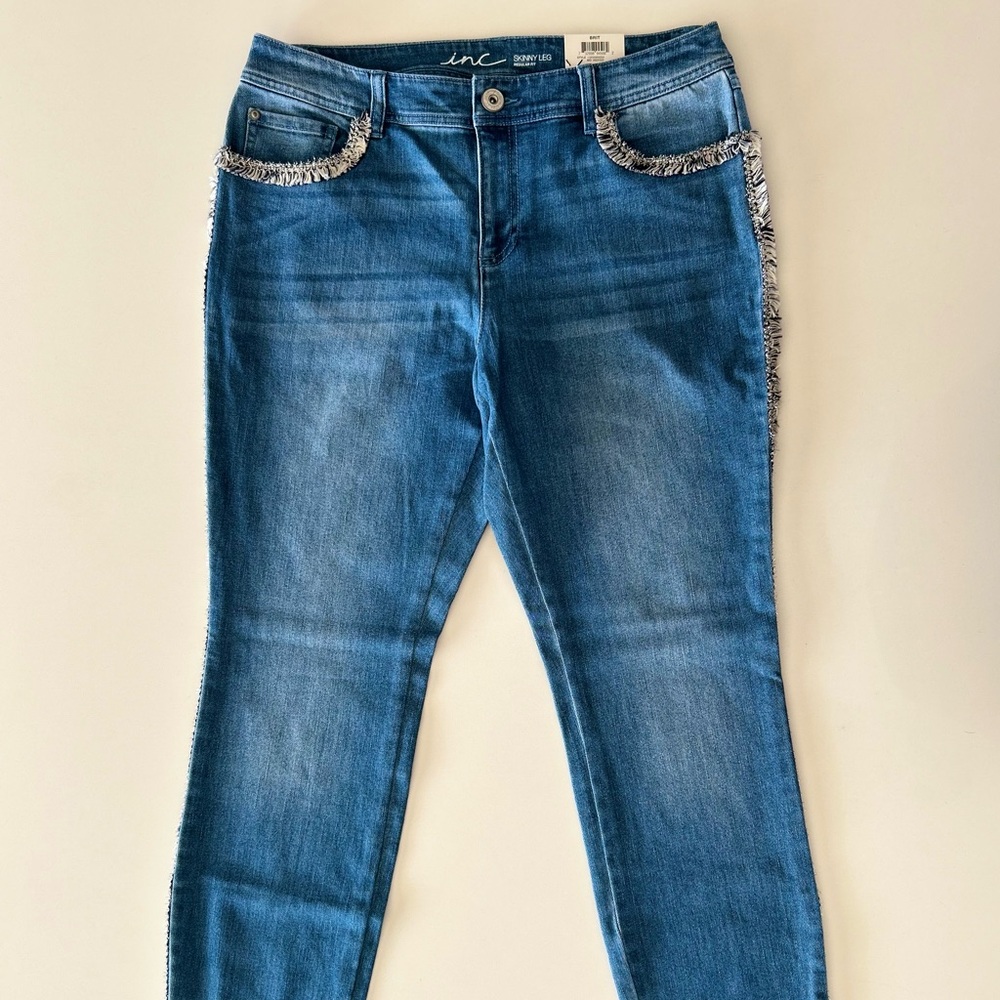 NWT - INC International Concepts Womens Skinny Tweed Fringe Trim Mid Rise Size 8